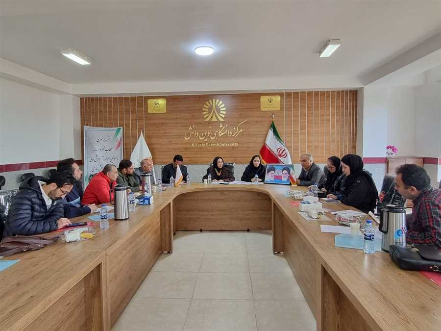 باغ ما در طرف سايه دانايی بود